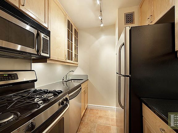 2nd image of 30 W 63rd St APT 15E