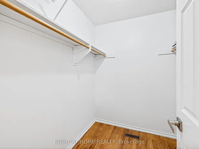 4469 Idlewilde Cres — Photo 20