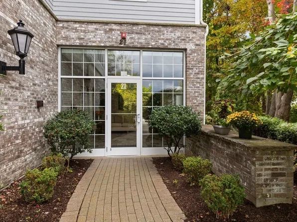 21 Rockland St Unit Q, Canton, MA 02021