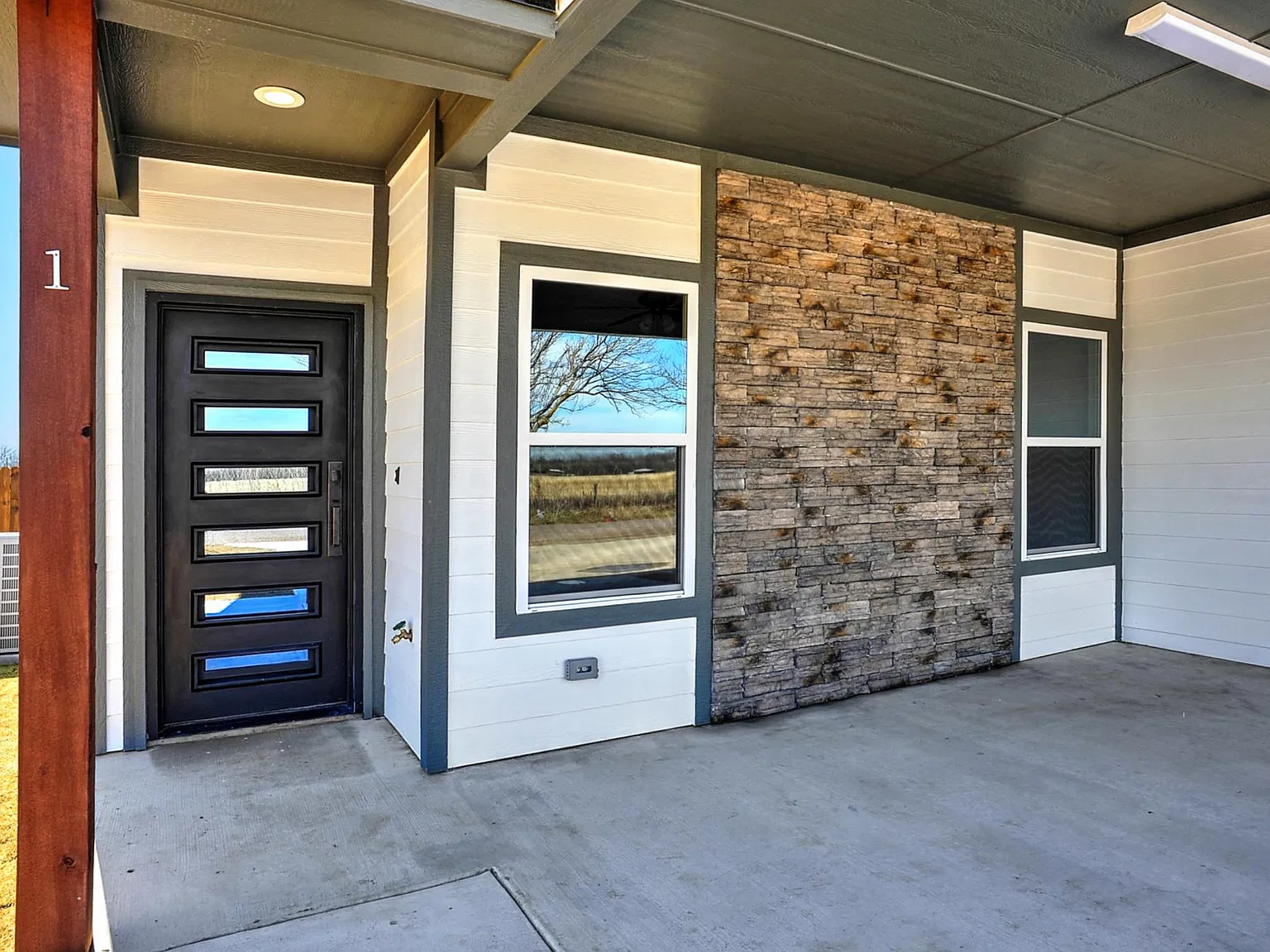 1304 Country Rd — Photo 4