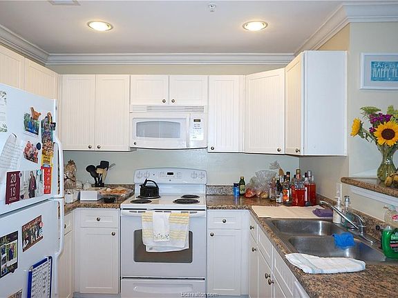 4th image of 1725 Harvey Mitchell Pkwy S APT 222