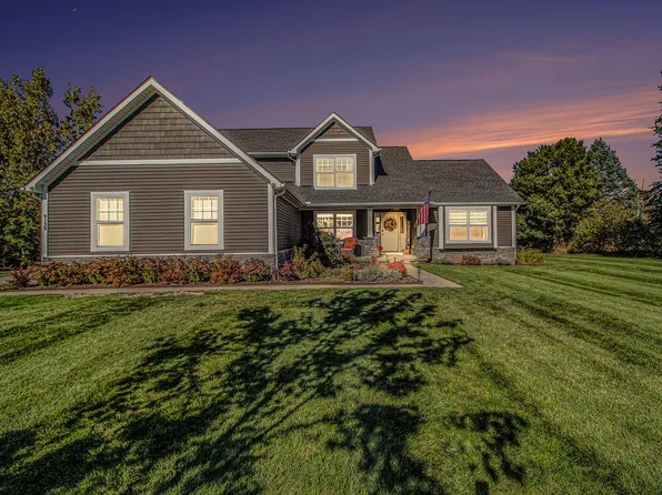 9139 Lanning Ln, Brighton, MI 48116