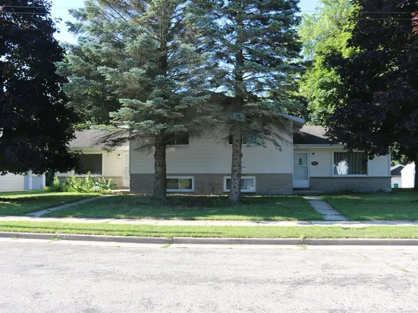 539 Pleasant Ave, Hartford, WI 53027