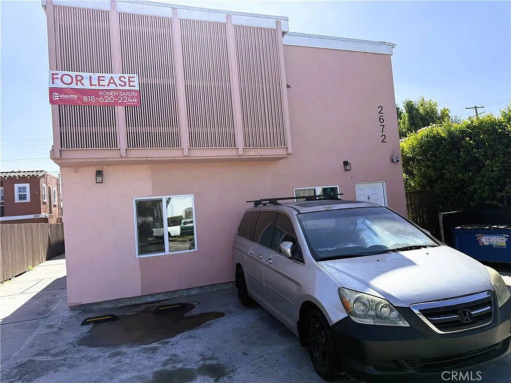 3 bed, 1000 sqft, $3,000 — Photo 1