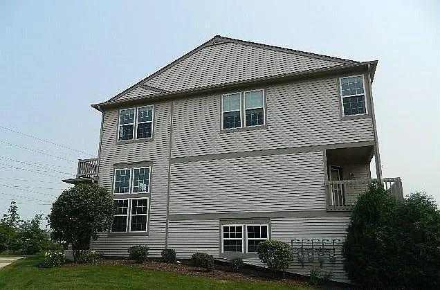 631 Conservatory Ln — Photo 4