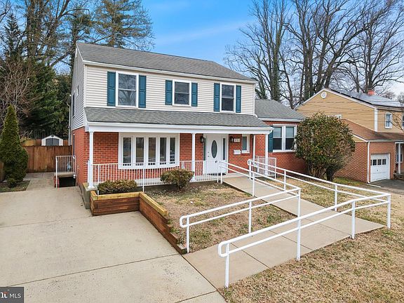 2nd image of 711 Lamberton Dr