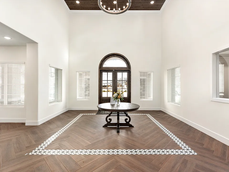 Building Photo 5