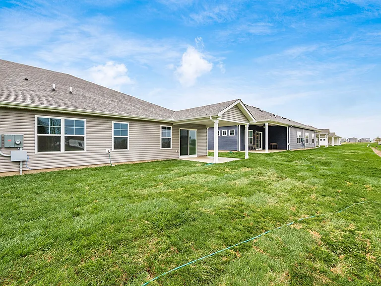 426 Emily Dr — Photo 40