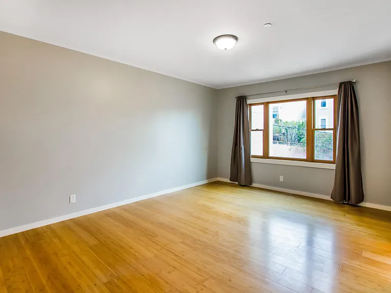 881 Dolores St — Photo 9