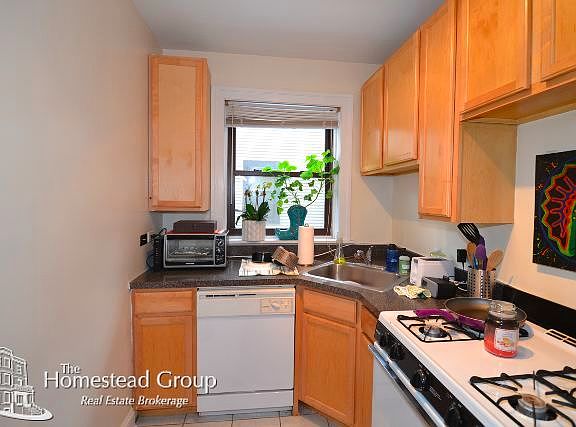2nd image of 1255 W Henderson St #1W