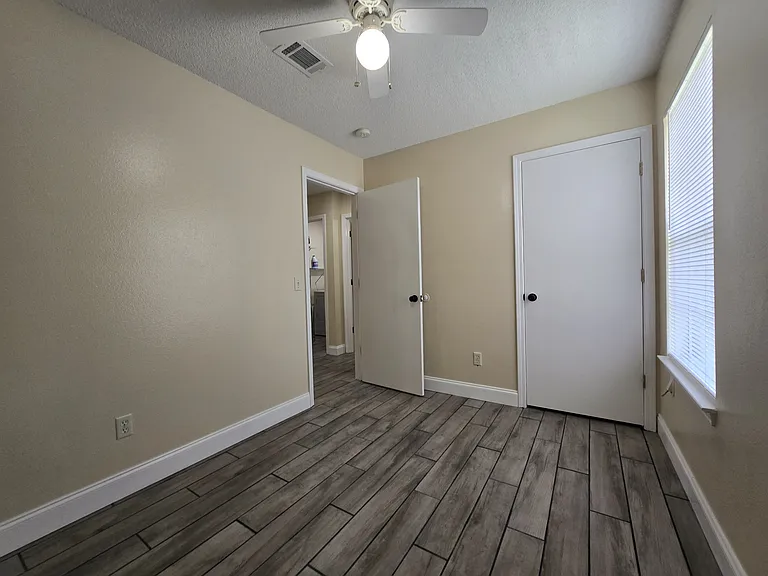 8900 Forest Oak Dr — Photo 16