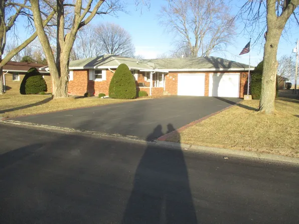 305 S Jacobsen Dr, Thomasboro, IL 61878