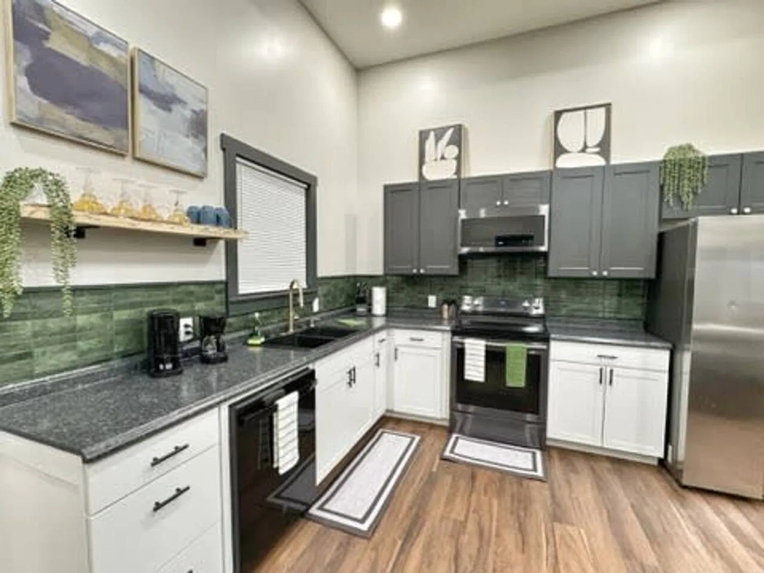 2 bed, 1.0 bath, $2,554 — Photo 2