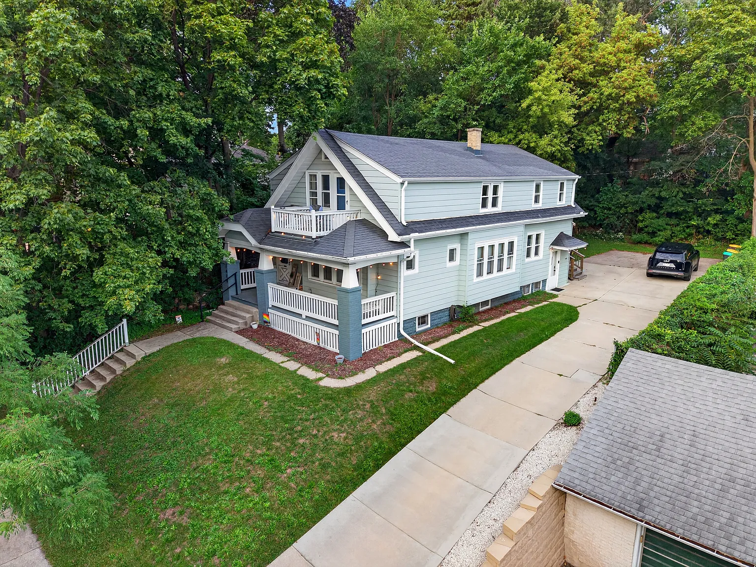 3 bed, 1000 sqft, $1,800 — Photo 1