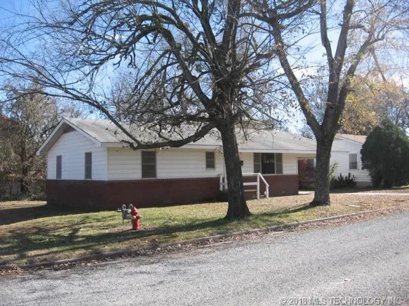 710 NE 3rd St, Stigler, OK 74462