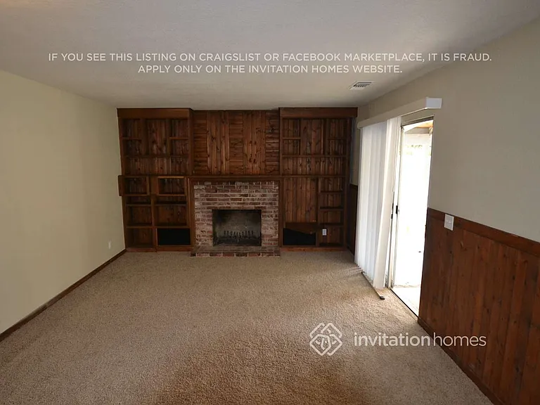 1542 Claremont Dr — Photo 2
