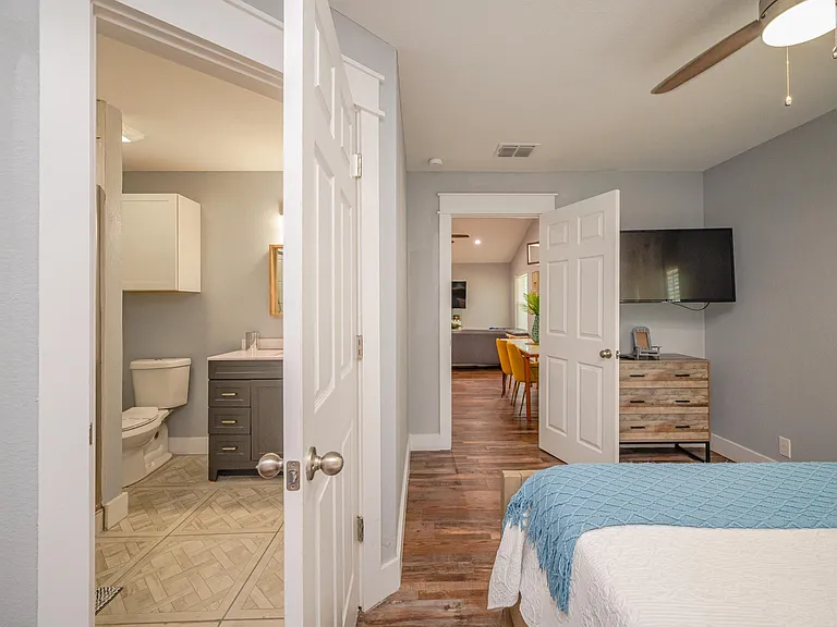 511 N Racine St — Photo 16