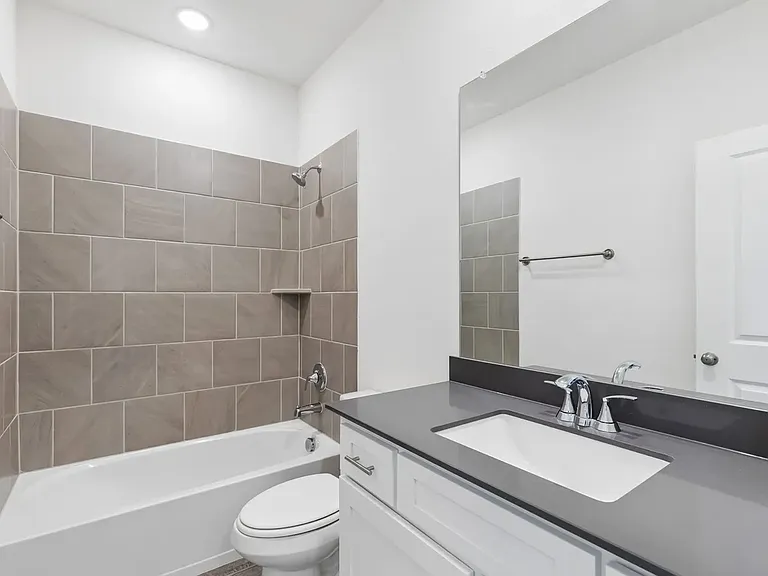 1013 Portina Dr — Photo 17