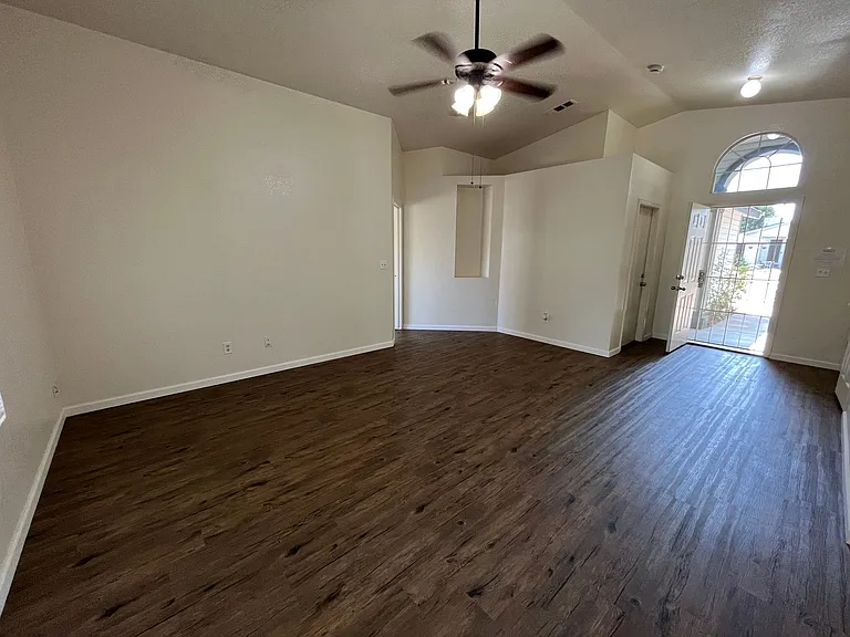 640 S Chess Terrace St — Photo 2