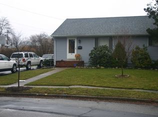 2 Stiles Ct, Pompton Lakes, NJ 07442