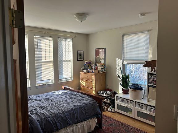 5th image of 3 Oxford Ave APT 3