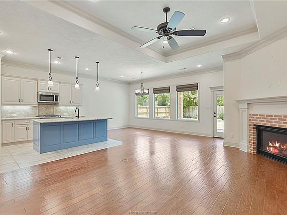 3rd image of 15643 Long Creek Ln