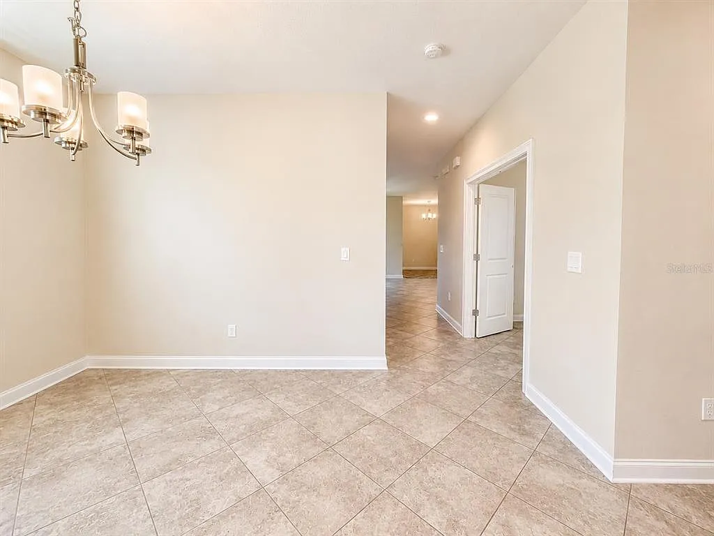 5 bed, 3.0 bath, 2748 sqft, $3,200 — Photo 3