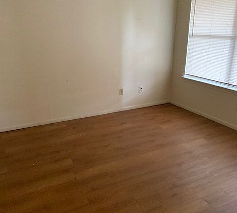 3rd image of 6346 Cambridge Dr APT 1