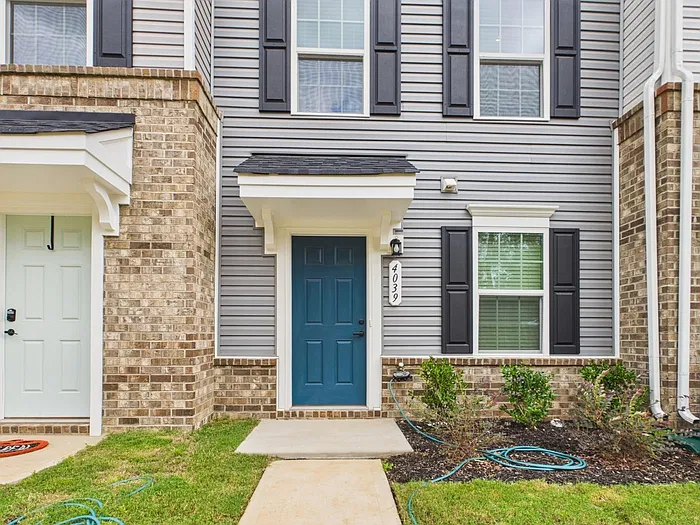 3 bed, 3.0 bath, 1420 sqft, $1,800 — Photo 2