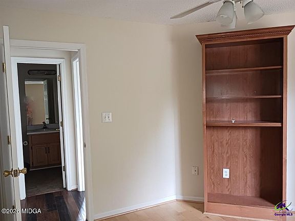 3rd image of 732 Gateway Dr