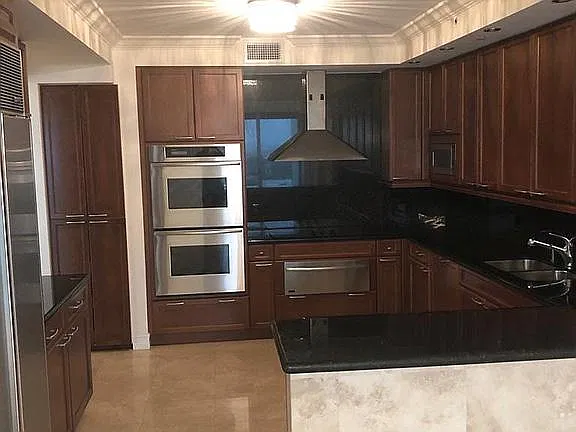 20201 E Country Club Dr — Photo 4