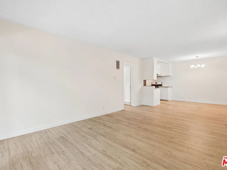7540 Hampton Ave #202 — Photo 8