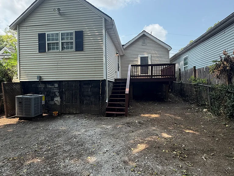 706 Florida St — Photo 2