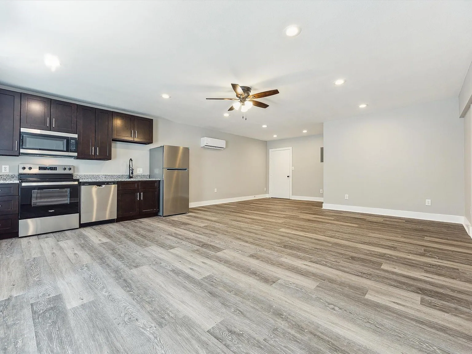 Studio, 1.0 bath, 350 sqft, $895 — Photo 2