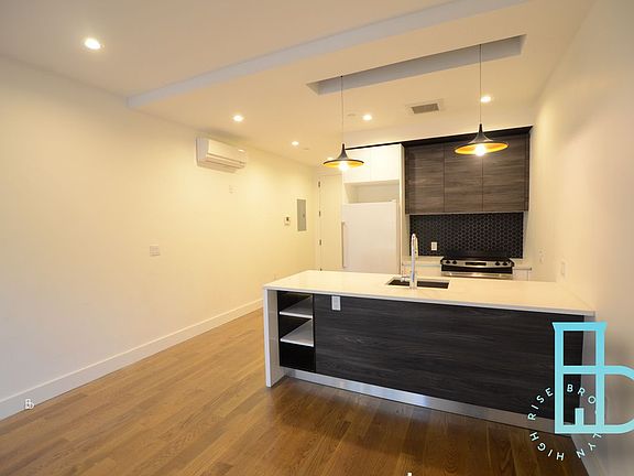 5th image of 530 Midwood St APT 3F