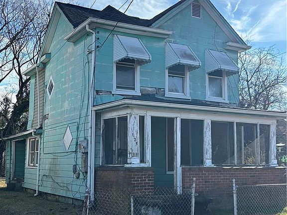 4th image of 1125 Logan St