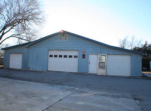 2nd image of 3205 E Foulk Dr