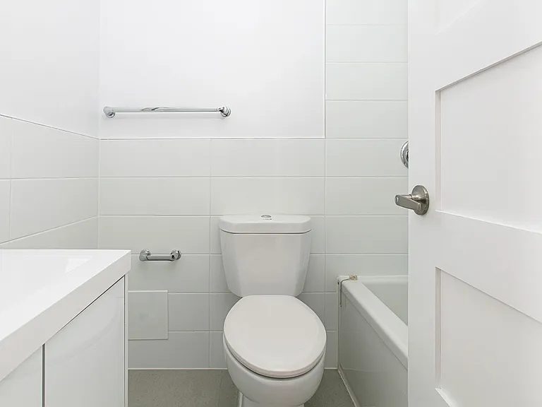 666 Spadina Ave — Photo 13
