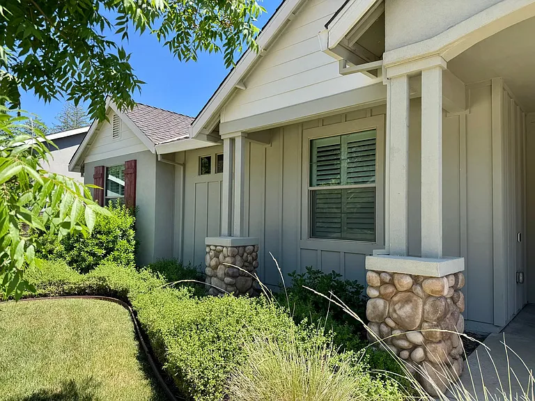 135 Timberwood Dr — Photo 2