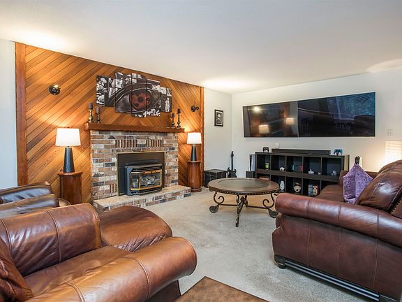 4th image of 12152 261st St