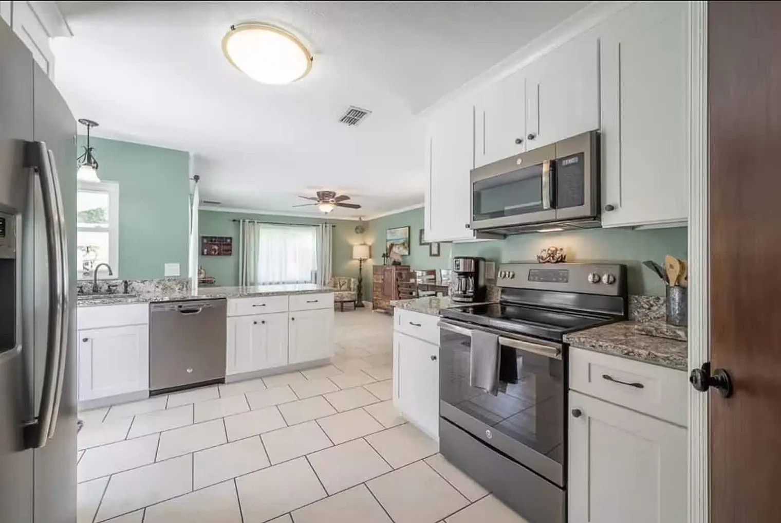 2 bed, 2.0 bath, $2,912 — Photo 3