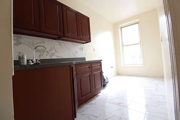 Rented by EXR | media 7