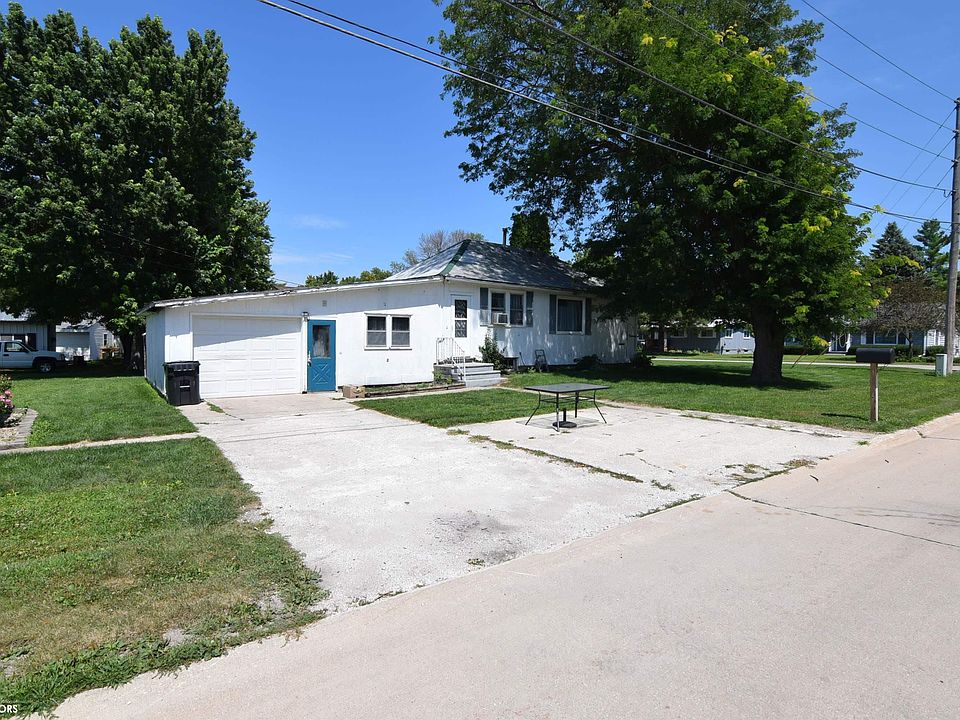 2nd image of 822 2nd St SW