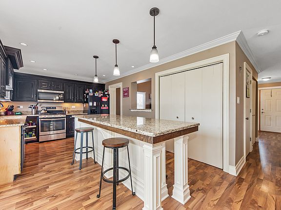 5th image of 2420 Foxtail Ct