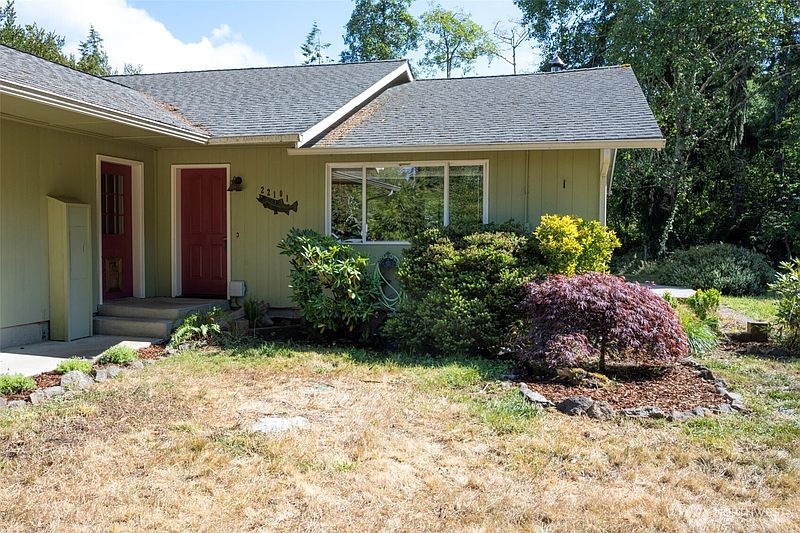 3rd image of 22101 Birch Place