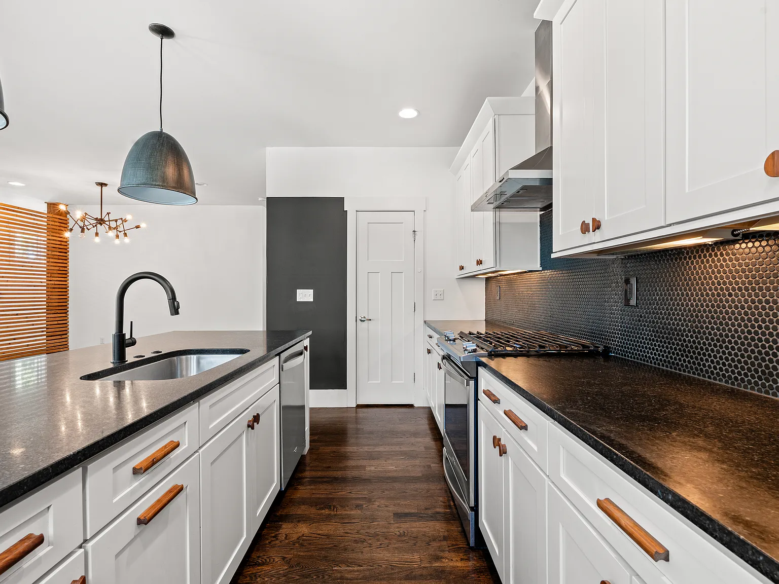 3 bed, 2.5 bath, 1963 sqft, $3,300 — Photo 4