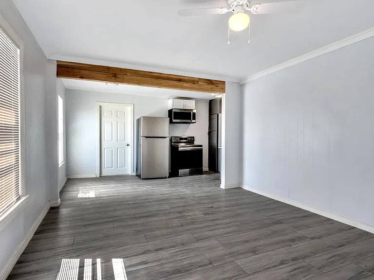 305 N Robinson St #D — Photo 22