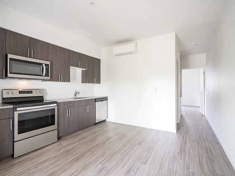 4620 N Maryland Ave #B103 — Photo 2