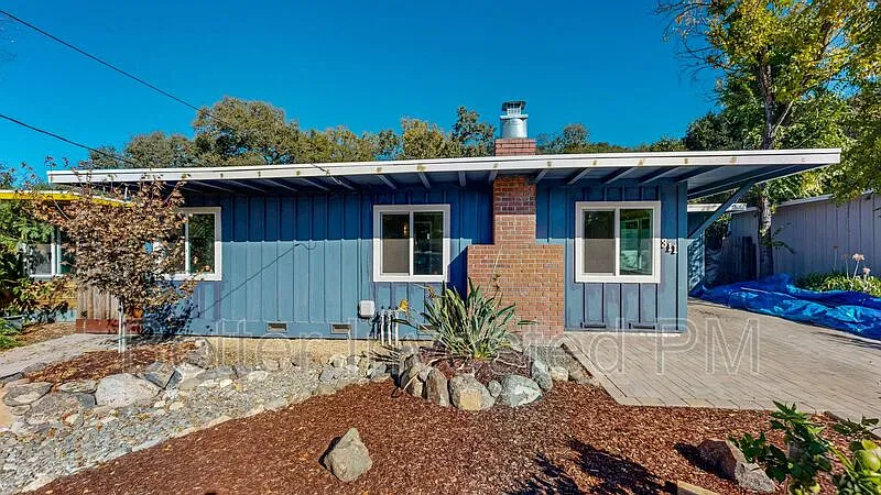 311 Lomitas Ln