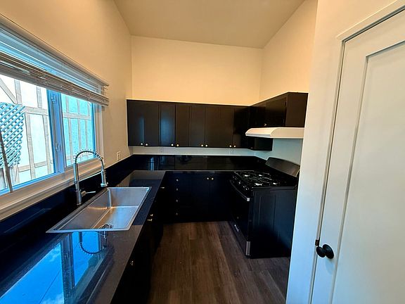 5th image of 1575 Oak St #1559